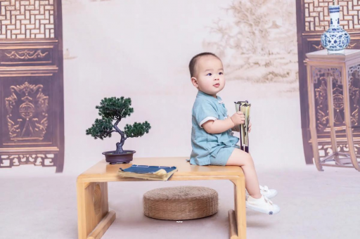 濮阳宝宝多久开始攒肚